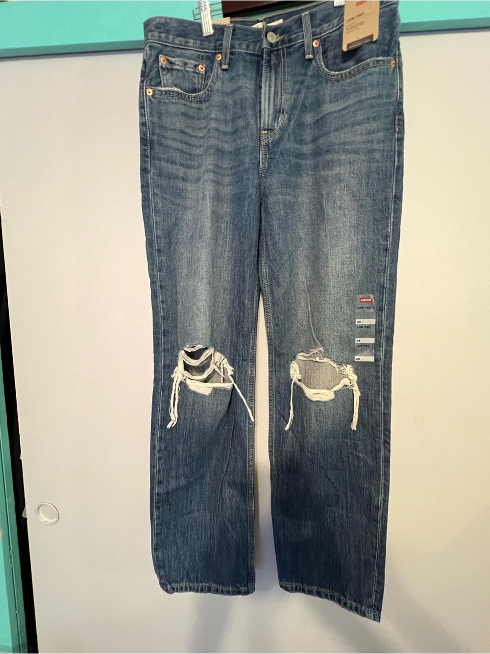 Levi’s Low Pro Jeans NWT Size 28 Relaxed Straight Leg Distressed